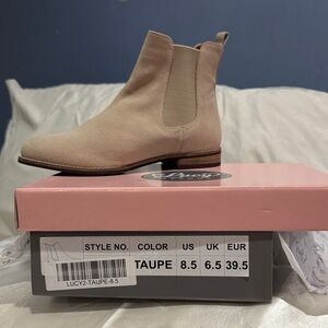 New in box so 8.5 Lucy avenue Taupe Chelsea Ankle Bootie